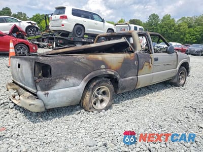 Trzecie zdjęcie samochodu z tyłu: 2002 CHEVROLET S TRUCK S10 VIN:1GCCS19W828242866 - miniatura