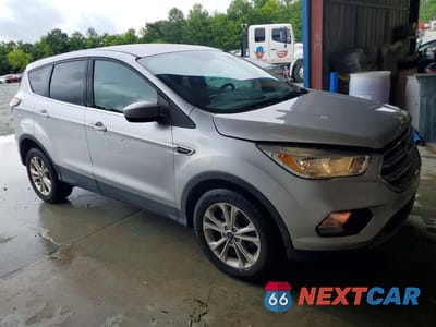 Czwarte zdjęcie samochodu z boku: 2019 FORD ESCAPE SE VIN:1FMCU0GD9KUB06755 - miniatura