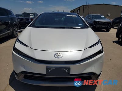 Piąte zdjęcie samochodu w środku: 2025 TOYOTA PRIUS XLE VIN:JTDACAAUXS3052868 - miniatura
