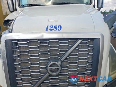 Zdjęcie 7 z 10 samochodu: 2019 VOLVO VNL SEMI TRUCK VIN:4V4NC9EH3KN873574 - miniatura