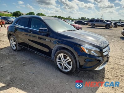 Czwarte zdjęcie samochodu z boku: 2015 MERCEDES-BENZ GLA 250 4MATIC VIN:WDCTG4GB0FJ038445 - miniatura