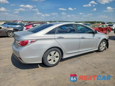 Trzecie zdjęcie samochodu z tyłu: 2012 HYUNDAI SONATA HYBRID VIN:KMHEC4A44CA026519 - miniatura