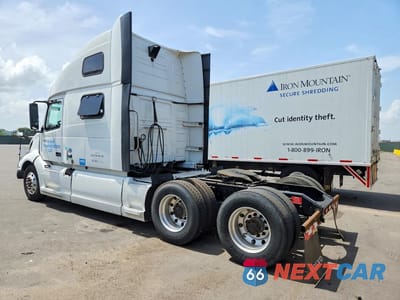 Drugie zdjęcie samochodu z przodu: 2019 VOLVO VNL SEMI TRUCK VIN:4V4NC9EH2KN905477 - miniatura