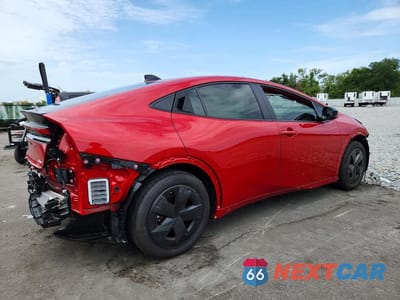 Trzecie zdjęcie samochodu z tyłu: 2026 TOYOTA PRIUS LE VIN:JTDACAAU4T3070851 - miniatura