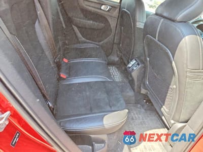 Zdjęcie 11 z 13 samochodu: 2020 VOLVO XC40 T5 R-DESIGN VIN:YV4162UM7L2207390 - miniatura