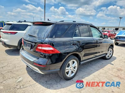 Trzecie zdjęcie samochodu z tyłu: 2015 MERCEDES-BENZ ML 350 4MATIC VIN:4JGDA5HB1FA583307 - miniatura