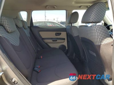 Zdjęcie 11 z 13 samochodu: 2010 KIA SOUL + VIN:KNDJT2A24A7138883 - miniatura