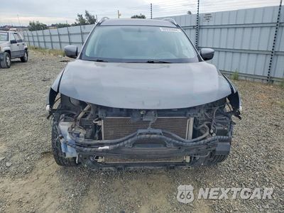 Piąte zdjęcie samochodu w środku: 2017 NISSAN ROGUE SV VIN:5N1AT2MT5HC816865 - miniatura