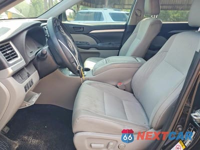 Zdjęcie 7 z 12 samochodu: 2019 TOYOTA HIGHLANDER LE PLUS VIN:5TDZZRFH1KS348484 - miniatura