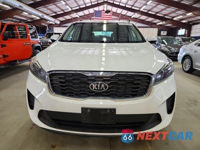 Piąte zdjęcie samochodu w środku: 2019 KIA SORENTO LX V6 VIN:5XYPGDA53KG448743 - miniatura