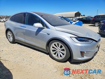Czwarte zdjęcie samochodu z boku: 2016 TESLA MODEL X VIN:5YJXCAE23GF005081 - miniatura