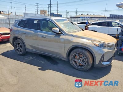 Czwarte zdjęcie samochodu z boku: 2023 BMW X1 XDRIVE28I VIN:WBX73EF09P5Y03089 - miniatura