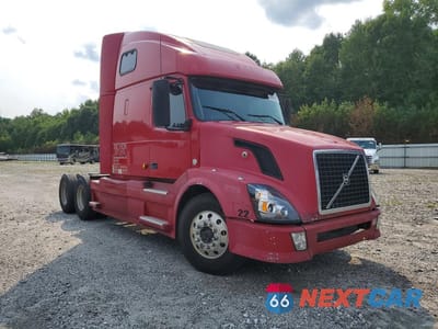 Czwarte zdjęcie samochodu z boku: 2007 VOLVO VNL SEMI TRUCK VIN:4V4NC9TG17N429708 - miniatura