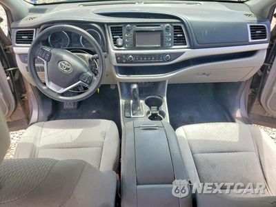 Zdjęcie 8 z 14 samochodu: 2019 TOYOTA HIGHLANDER LE VIN:5TDZARFH7KS047306 - miniatura