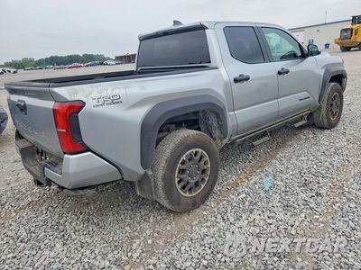 Trzecie zdjęcie samochodu z tyłu: 2025 TOYOTA TACOMA TRD OFF-ROAD VIN:3TMLB5JN5SM143881 - miniatura