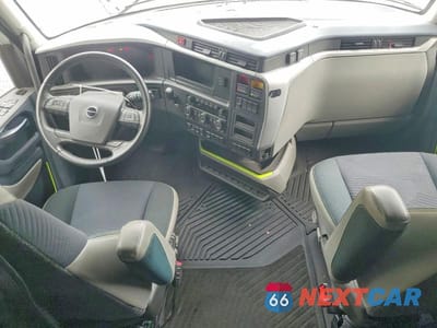 Zdjęcie 8 z 14 samochodu: 2025 VOLVO VNL SEMI TRUCK VIN:4V4BC9EH6SN693721 - miniatura