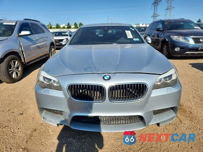 Piąte zdjęcie samochodu w środku: 2013 BMW M5 VIN:WBSFV9C59DD097018 - miniatura