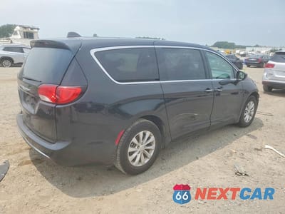 Trzecie zdjęcie samochodu z tyłu: 2018 CHRYSLER PACIFICA TOURING PLUS VIN:2C4RC1FG9JR101957 - miniatura