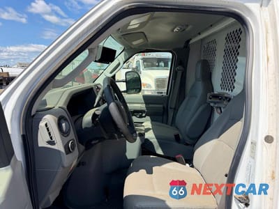 Zdjęcie 6 z 10 samochodu: 2024 FORD ECONOLINE E350 SUPER DUTY CUTAWAY VAN VIN:1FDWE3FNXRDD18161 - miniatura