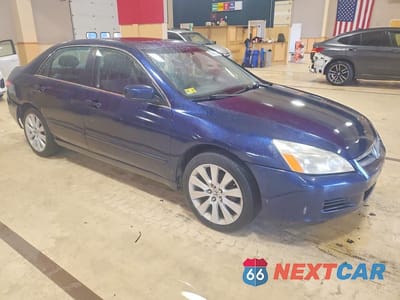 Czwarte zdjęcie samochodu z boku: 2005 HONDA ACCORD EX VIN:1HGCM56705A090790 - miniatura