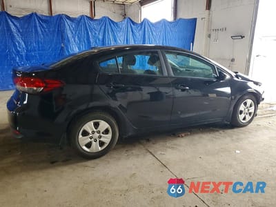 Trzecie zdjęcie samochodu z tyłu: 2017 KIA FORTE LX VIN:3KPFK4A70HE020839 - miniatura