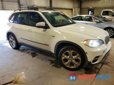 Czwarte zdjęcie samochodu z boku: 2013 BMW X5 XDRIVE50I VIN:5UXZV8C5XD0C17383 - miniatura