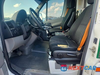 Zdjęcie 7 z 13 samochodu: 2017 MERCEDES-BENZ SPRINTER 2500 AMBULANCE VIN:WDAPE7CDXHP384382 - miniatura