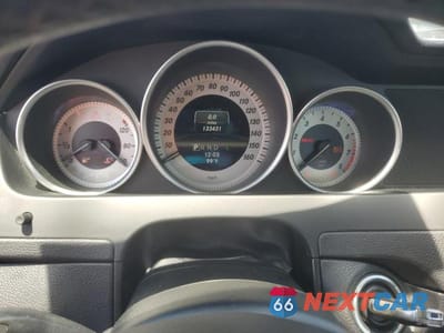 Zdjęcie 9 z 12 samochodu: 2013 MERCEDES-BENZ C 250 VIN:WDDGF4HB6DR266978 - miniatura