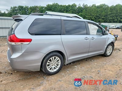 Trzecie zdjęcie samochodu z tyłu: 2013 TOYOTA SIENNA XLE 8-PASSENGER VIN:5TDYK3DC9DS405263 - miniatura