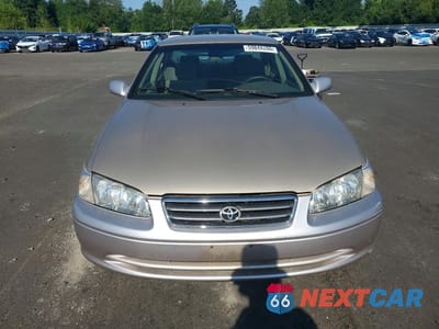 Piąte zdjęcie samochodu w środku: 2000 TOYOTA CAMRY LE VIN:JT2BG22K2Y0425707 - miniatura