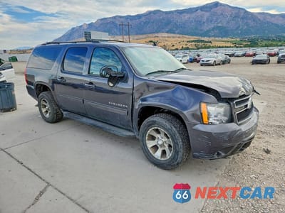 Czwarte zdjęcie samochodu z boku: 2010 CHEVROLET SUBURBAN K1500 LT VIN:1GNUKJE39AR158121 - miniatura