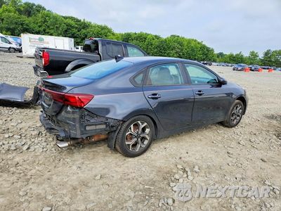 Trzecie zdjęcie samochodu z tyłu: 2020 KIA FORTE LXS VIN:3KPF24ADXLE167992 - miniatura