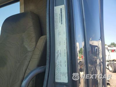 Zdjęcie 11 z 13 samochodu: 2014 VOLVO VNL SEMI TRUCK VIN:4V4NC9EH9EN173286 - miniatura