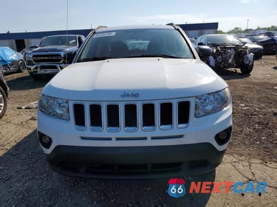 Piąte zdjęcie samochodu w środku: 2011 JEEP COMPASS SPORT VIN:1J4NF1FB5BD149562 - miniatura