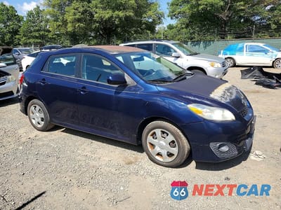 Czwarte zdjęcie samochodu z boku: 2010 TOYOTA MATRIX BASE VIN:2T1KU4EEXAC357637 - miniatura