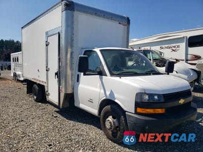Czwarte zdjęcie samochodu z boku: 2021 CHEVROLET EXPRESS BOX TRUCK VIN:1HA6GVC76MN006823 - miniatura