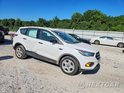 Czwarte zdjęcie samochodu z boku: 2018 FORD ESCAPE S VIN:1FMCU0F74JUA32588 - miniatura