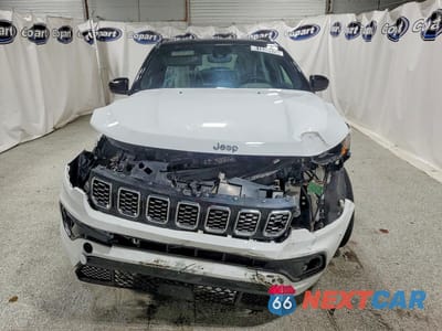 Piąte zdjęcie samochodu w środku: 2025 JEEP COMPASS LIMITED VIN:3C4NJDCNXST581532 - miniatura