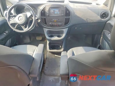 Zdjęcie 8 z 13 samochodu: 2022 MERCEDES-BENZ METRIS VIN:W1YV0BEY1N3953463 - miniatura