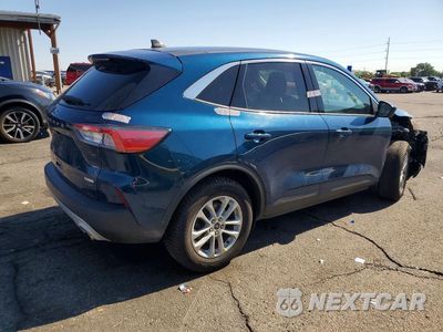 Trzecie zdjęcie samochodu z tyłu: 2020 FORD ESCAPE SE VIN:1FMCU0G65LUB89782 - miniatura