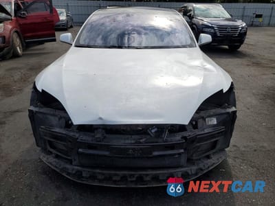 Piąte zdjęcie samochodu w środku: 2016 TESLA MODEL S VIN:5YJSA1E2XGF162459 - miniatura