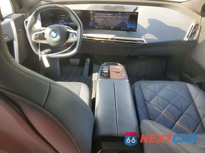 Zdjęcie 8 z 13 samochodu: 2023 BMW IX XDRIVE50 VIN:WB523CF04PCM48299 - miniatura
