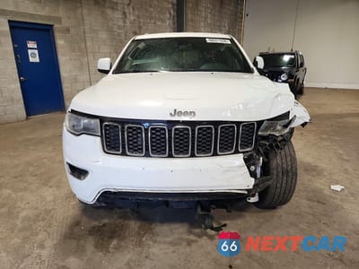 Piąte zdjęcie samochodu w środku: 2018 JEEP GRAND CHEROKEE LAREDO VIN:1C4RJFAG8JC297103 - miniatura