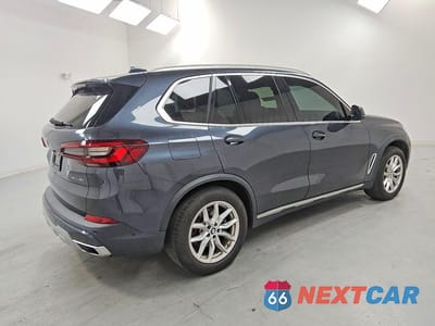 Trzecie zdjęcie samochodu z tyłu: 2021 BMW X5 XDRIVE40I VIN:5UXCR6C06M9E38168 - miniatura