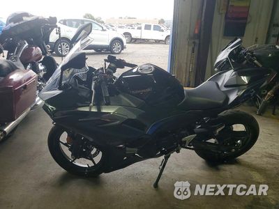 Trzecie zdjęcie samochodu z tyłu: 2025 KAWASAKI EX500 A VIN:ML5EXGJ14SDA41371 - miniatura