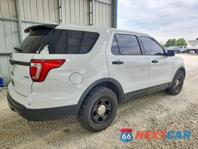 Trzecie zdjęcie samochodu z tyłu: 2016 FORD EXPLORER POLICE INTERCEPTOR VIN:1FM5K8AR5GGA20382 - miniatura