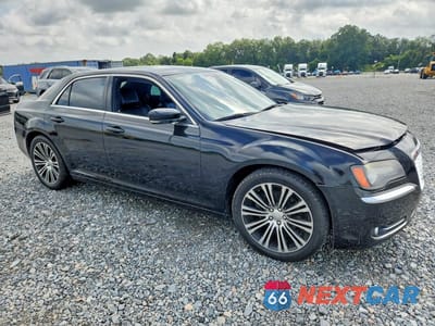Czwarte zdjęcie samochodu z boku: 2013 CHRYSLER 300 S VIN:2C3CCABG4DH514766 - miniatura