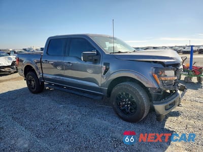 Czwarte zdjęcie samochodu z boku: 2025 FORD F150 XLT VIN:1FTFW3L50SKE67928 - miniatura