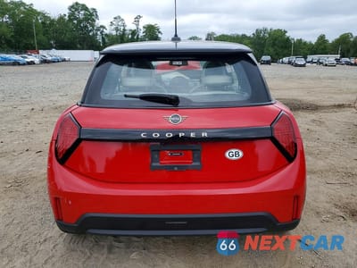 Zdjęcie 6 z 13 samochodu: 2025 MINI COOPER BASE VIN:WMW13GD00S2W42463 - miniatura