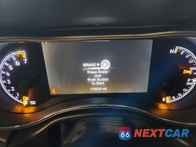 Zdjęcie 9 z 13 samochodu: 2019 JEEP GRAND CHEROKEE LAREDO VIN:1C4RJEAG1KC681090 - miniatura
